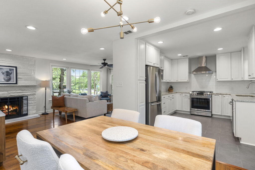 26-web-or-mls-11th_027 Dining room view